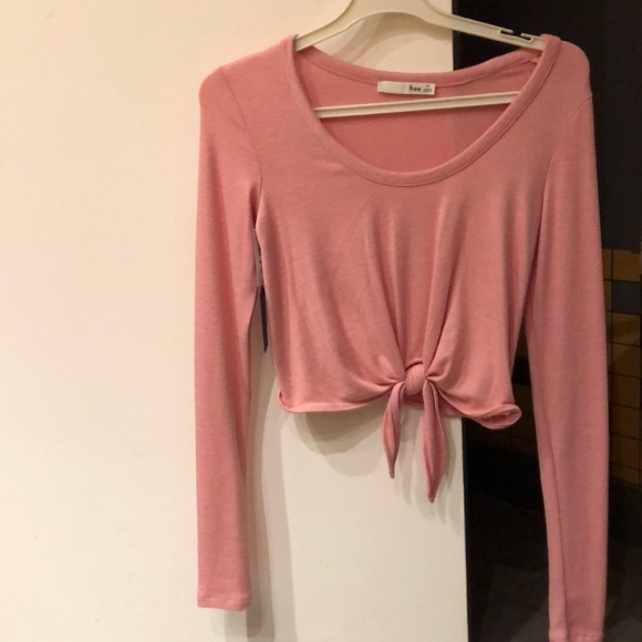 ARITZIA FRONT KNOT PINK SWEATER